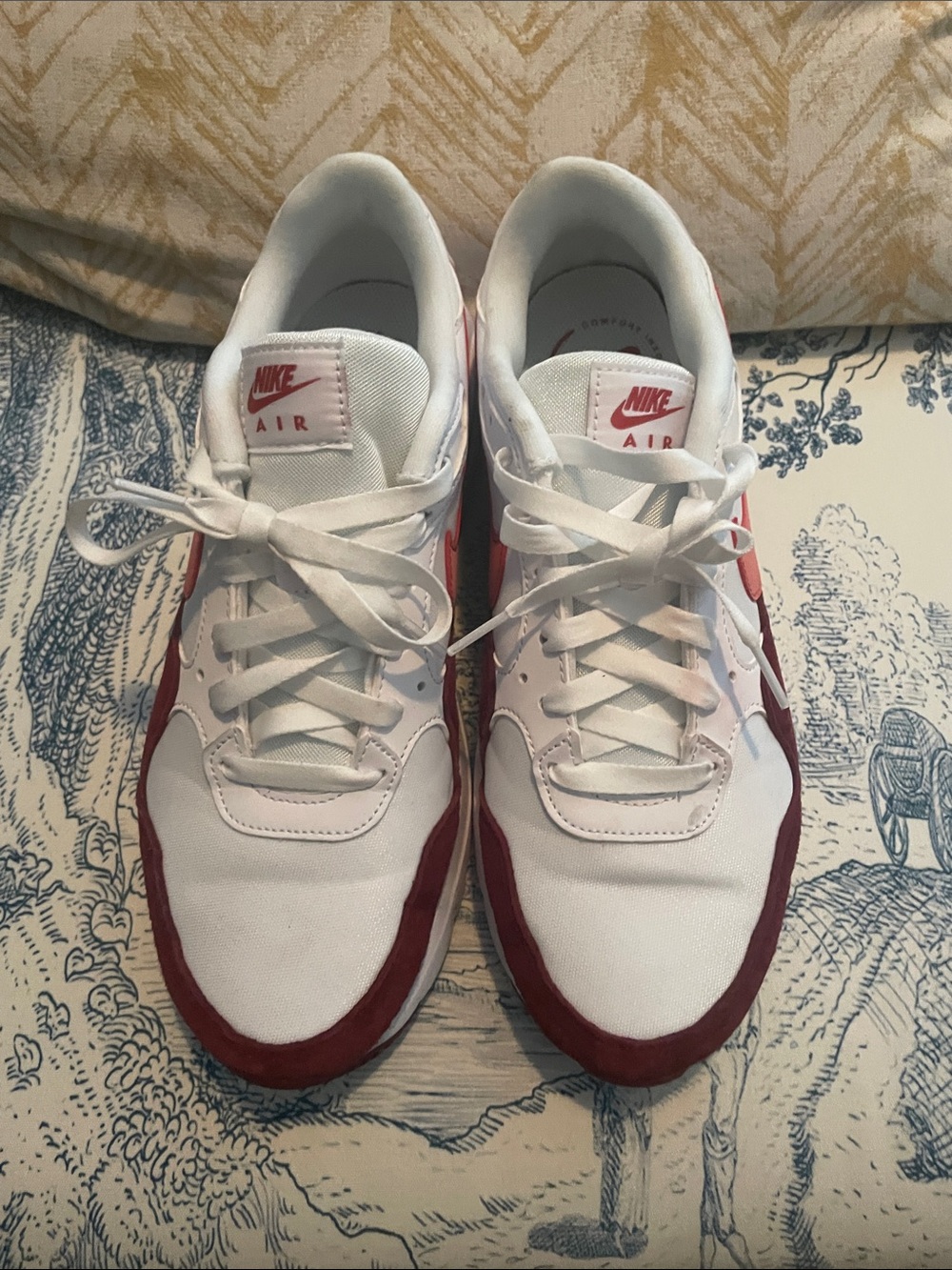 Nike White and Red Low-Top Air Sneakers - Picture 6 of 6